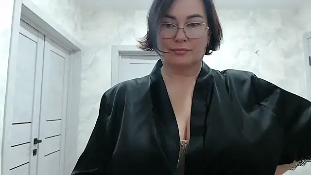 Nora Star online show from September 2025 07:28:01 PM