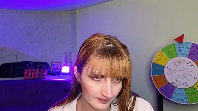 Snapshot of Nika_Kitten chatting on February 2025 08:31:01 PM Nika Kitten online show from February 2025 08:31:01 PM