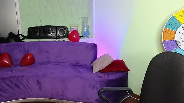 Snapshot of Nika_Kitten chatting on February 2025 03:38:01 PM Nika Kitten online show from February 2025 03:38:01 PM