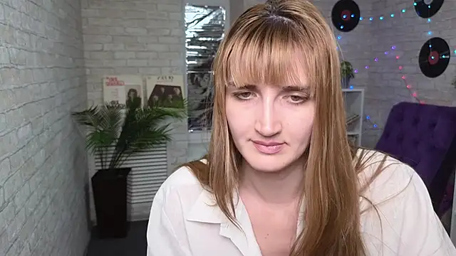 Snapshot of Nika_Kitten chatting on February 2025 05:38:02 PM Nika Kitten online show from February 2025 05:38:02 PM