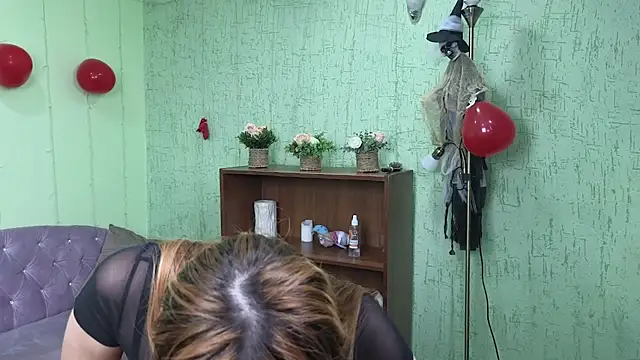 Snapshot of Nika_Kitten chatting on March 2025 06:12:02 PM Nika Kitten online show from March 2025 06:12:02 PM