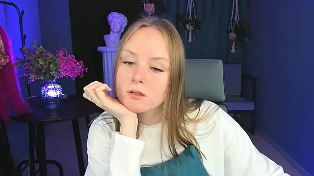 Snapshot of VivienLeeigh chatting on December 2024 01:02:01 PM VivienLeeigh online show from December 2024 01:02:01 PM