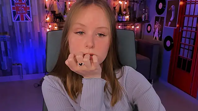 Snapshot of VivienLeeigh chatting on December 2024 01:17:02 PM VivienLeeigh online show from December 2024 01:17:02 PM