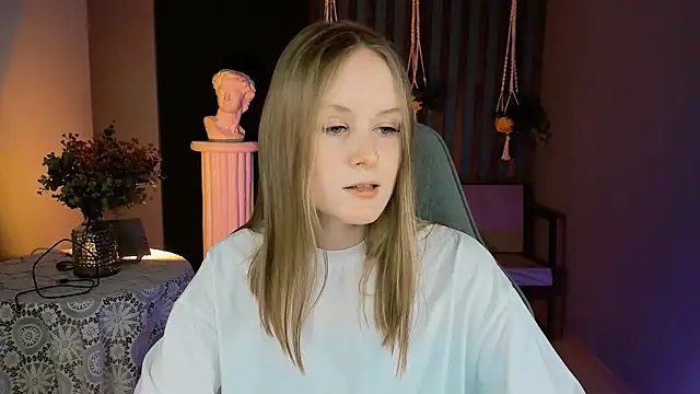 Snapshot of VivienLeeigh chatting on December 2024 01:19:02 PM VivienLeeigh online show from December 2024 01:19:02 PM