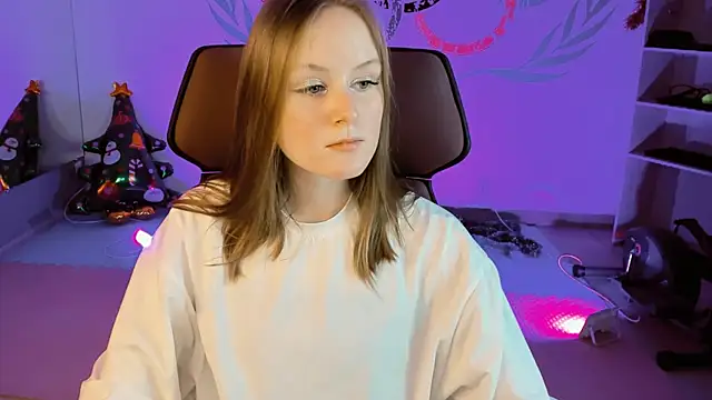 Snapshot of VivienLeeigh chatting on December 2024 05:30:01 PM VivienLeeigh online show from December 2024 05:30:01 PM