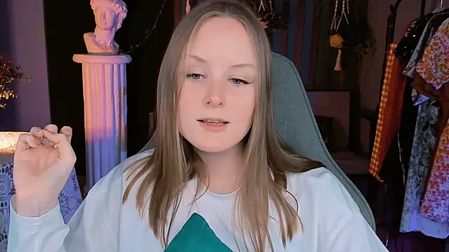 Snapshot of VivienLeeigh chatting on December 2024 07:11:02 PM VivienLeeigh online show from December 2024 07:11:02 PM