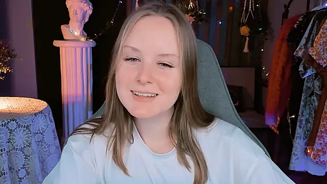 Snapshot of VivienLeeigh chatting on December 2024 10:13:01 PM VivienLeeigh online show from December 2024 10:13:01 PM