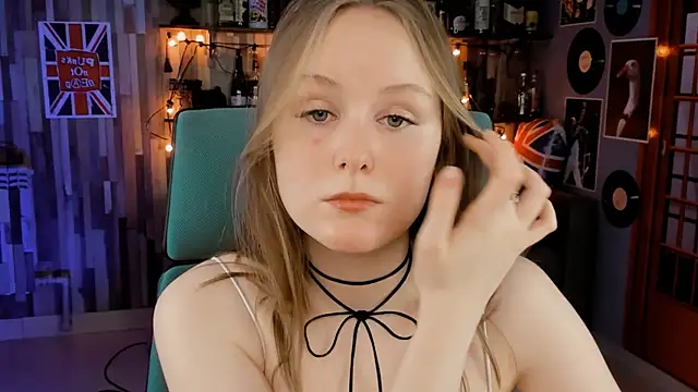 Snapshot of VivienLeeigh chatting on January 2025 01:17:01 PM VivienLeeigh online show from January 2025 01:17:01 PM