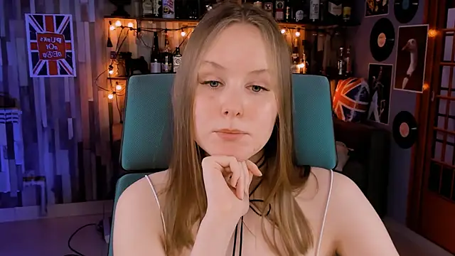 Snapshot of VivienLeeigh chatting on January 2025 04:18:02 PM VivienLeeigh online show from January 2025 04:18:02 PM