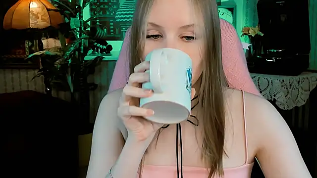 Snapshot of VivienLeeigh chatting on January 2025 06:27:01 PM VivienLeeigh online show from January 2025 06:27:01 PM