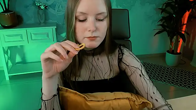 Snapshot of VivienLeeigh chatting on February 2025 07:27:02 PM VivienLeeigh online show from February 2025 07:27:02 PM