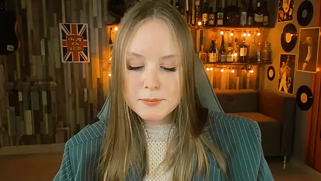 Snapshot of VivienLeeigh chatting on February 2025 04:14:02 PM VivienLeeigh online show from February 2025 04:14:02 PM