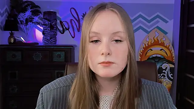 Snapshot of VivienLeeigh chatting on February 2025 03:25:02 PM VivienLeeigh online show from February 2025 03:25:02 PM