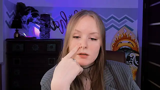 Snapshot of VivienLeeigh chatting on February 2025 12:16:02 PM VivienLeeigh online show from February 2025 12:16:02 PM