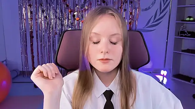 Snapshot of VivienLeeigh chatting on March 2025 05:17:02 PM VivienLeeigh online show from March 2025 05:17:02 PM
