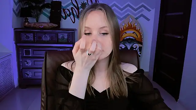Snapshot of VivienLeeigh chatting on March 2025 07:28:02 PM VivienLeeigh online show from March 2025 07:28:02 PM