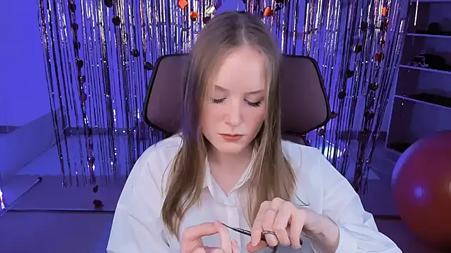 Snapshot of VivienLeeigh chatting on March 2025 01:18:02 PM VivienLeeigh online show from March 2025 01:18:02 PM