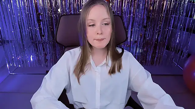 Snapshot of VivienLeeigh chatting on March 2025 07:26:02 PM VivienLeeigh online show from March 2025 07:26:02 PM