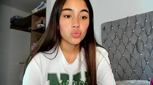 Snapshot of AriaMontgomery chatting on December 2024 12:42:02 AM AriaMontgomery online show from December 2024 12:42:02 AM