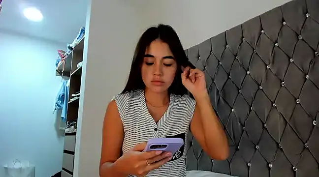 Snapshot of AriaMontgomery chatting on December 2024 07:40:02 PM AriaMontgomery online show from December 2024 07:40:02 PM