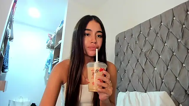 Snapshot of AriaMontgomery chatting on December 2024 02:49:02 AM AriaMontgomery online show from December 2024 02:49:02 AM