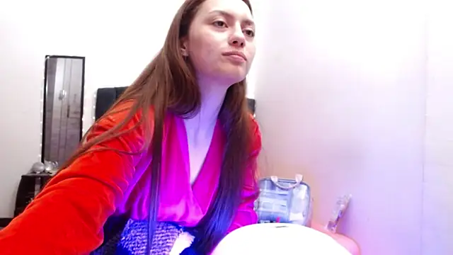 holy juli online show from April 2026 06:19:01 AM