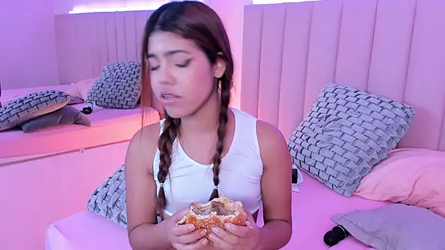 KellyOlsenbe online show from February 2025 01:55:02 AM