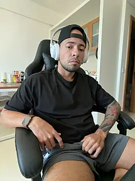 Kaueleon online show from April 2026 05:50:02 PM