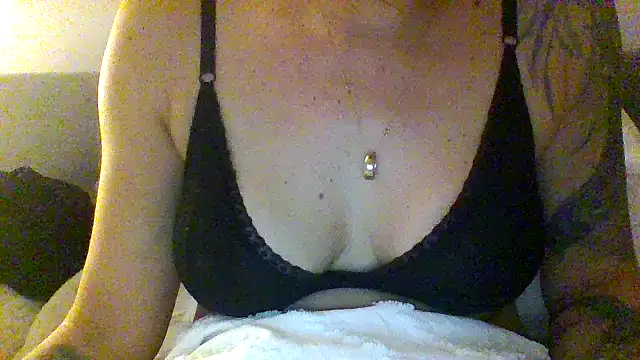 Snapshot of Fiesty_findom40 chatting on December 2024 07:10:01 PM Fiesty findom40 online show from December 2024 07:10:01 PM