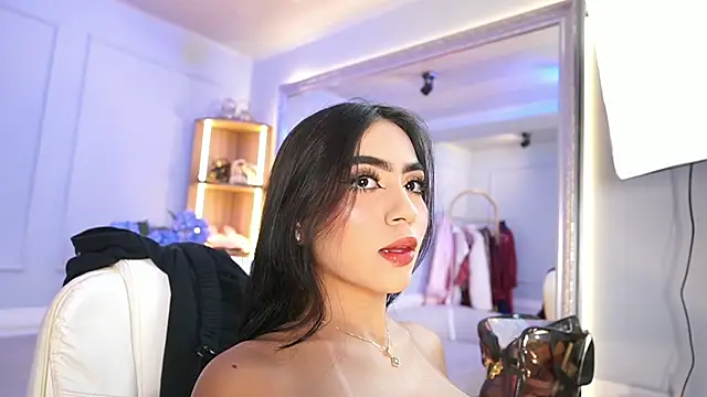 Snapshot of elasummer chatting on April 2026 12:51:02 PM elasummer online show from April 2026 12:51:02 PM