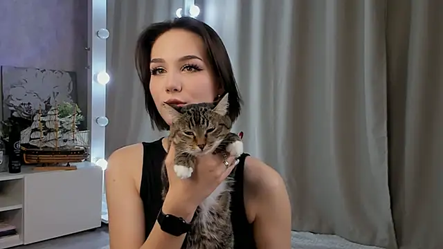 Tate Angel online show from October 2025 06:06:02 PM