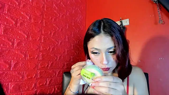 Monttserratt online show from November 2025 07:13:01 PM