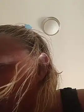 Playmate86 online show from June 2026 11:03:01 PM