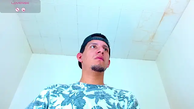 Snapshot of kevin__fox_ chatting on October 2025 07:10:02 PM kevin fox online show from October 2025 07:10:02 PM