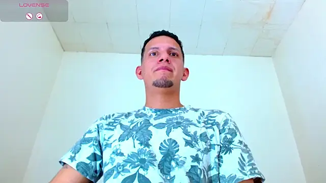 Snapshot of kevin__fox_ chatting on October 2025 07:11:02 PM kevin fox online show from October 2025 07:11:02 PM