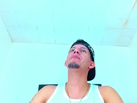 Snapshot of kevin__fox_ chatting on October 2025 07:16:02 PM kevin fox online show from October 2025 07:16:02 PM