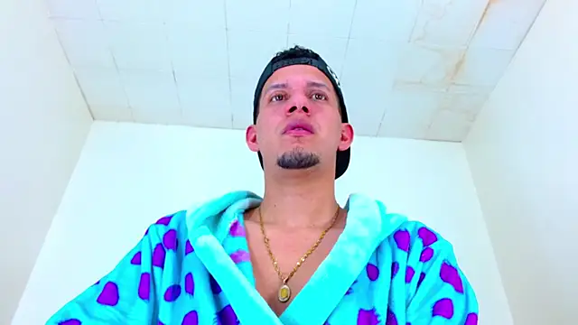 Snapshot of kevin__fox_ chatting on October 2025 07:18:01 PM kevin fox online show from October 2025 07:18:01 PM