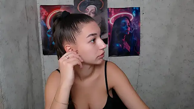 KarolinaRosse  online show from September 2025 05:00:02 AM