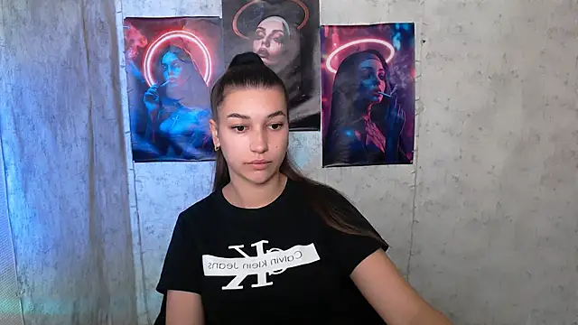 KarolinaRosse  online show from October 2025 04:57:01 AM