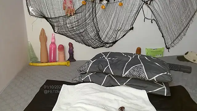 Snapshot of fetish_padrino chatting on October 2025 03:13:02 AM fetish padrino online show from October 2025 03:13:02 AM