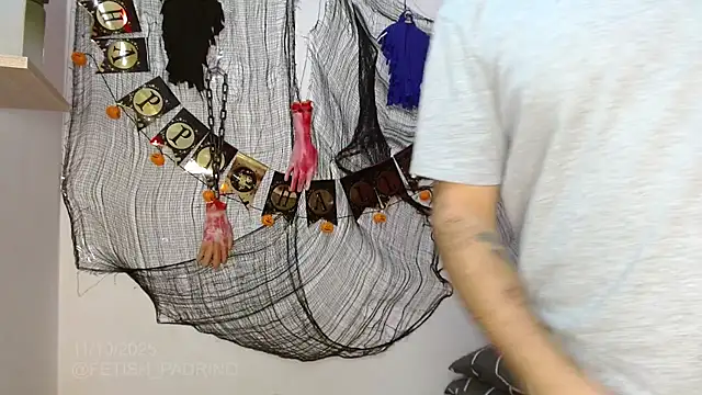 Snapshot of fetish_padrino chatting on October 2025 06:39:02 PM fetish padrino online show from October 2025 06:39:02 PM