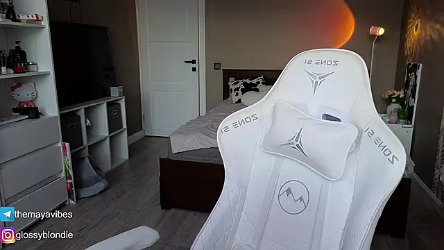 Maya Rave online show from April 2026 03:28:01 AM