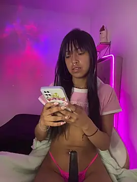Snapshot of bonnie_18x chatting on March 2025 04:21:02 AM bonnie 18x online show from March 2025 04:21:02 AM