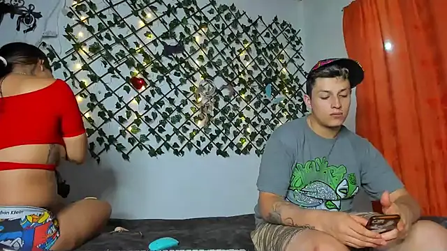 Snapshot of ethanandbrianna chatting on December 2024 02:44:02 AM ethanandbrianna online show from December 2024 02:44:02 AM