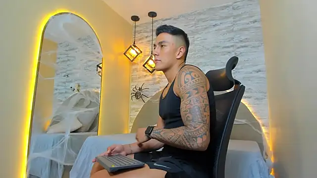 Aron Bolt online show from October 2025 09:15:01 PM