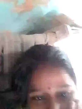 Snapshot of riya_houswife chatting on November 2025 06:18:02 AM riya houswife online show from November 2025 06:18:02 AM