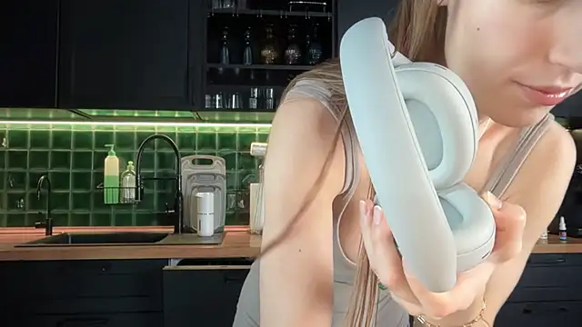 solar bella online show from February 2026 06:37:01 AM