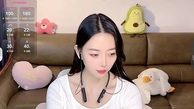 Yilin1999 online show from December 2024 11:40:01 AM