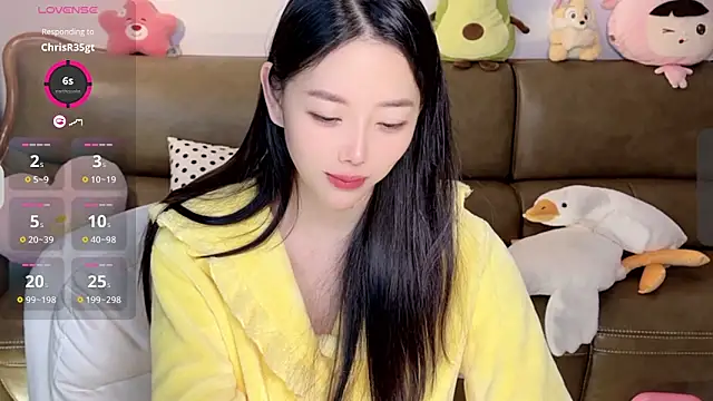 Yilin1999 online show from February 2025 12:06:02 PM