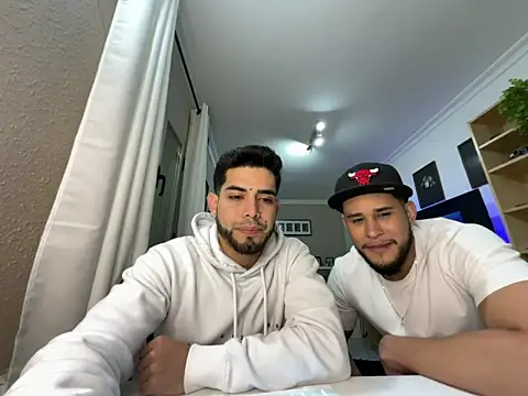 Snapshot of Chicos_defiesta chatting on March 2025 09:10:02 PM Chicos defiesta online show from March 2025 09:10:02 PM